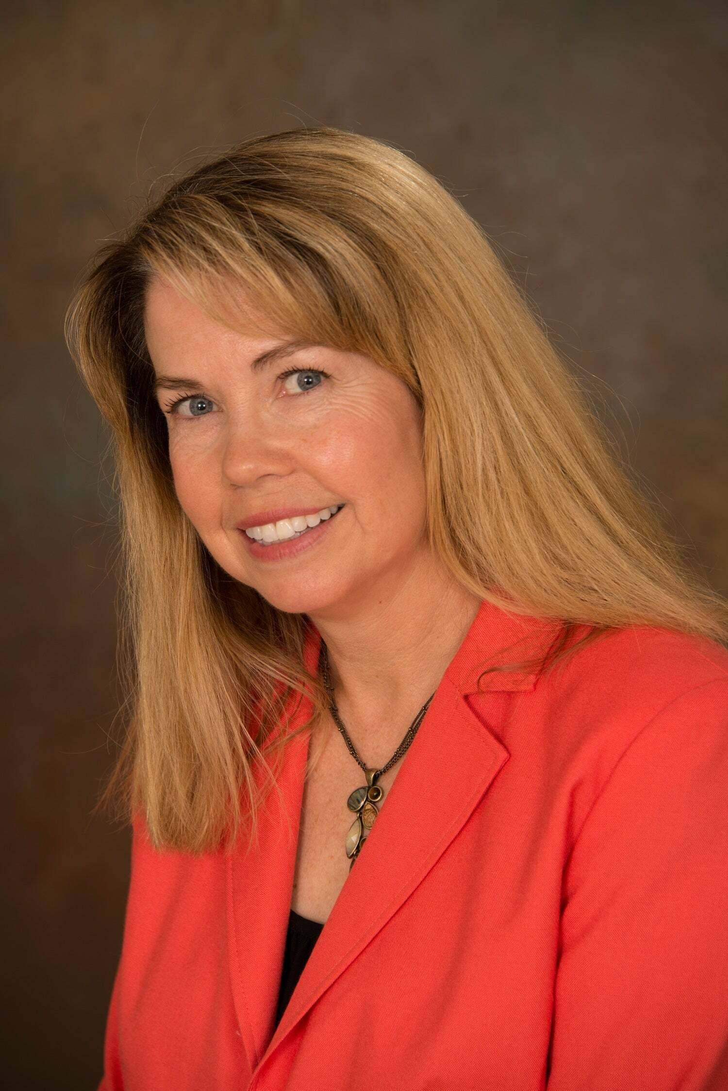 Suzanne Williams, Real Estate Salesperson in Camp Hill, Realty Services