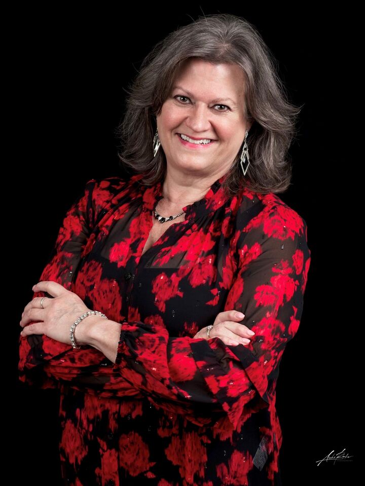 Jill Oelke, Real Estate Broker in Sun Prairie, Affiliated