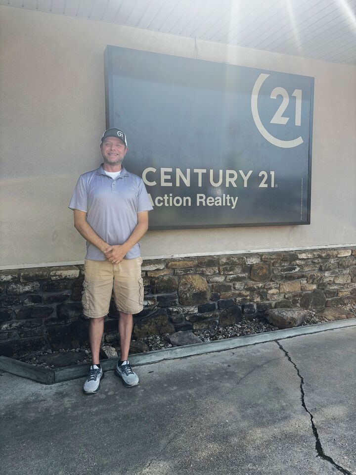 Joey Luker, Real Estate Salesperson in Harrison, Action Realty