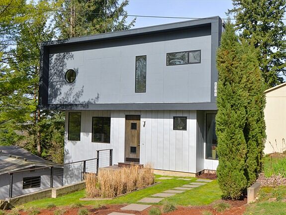 Property Photo:  4711 SW Vesta St  OR 97219 