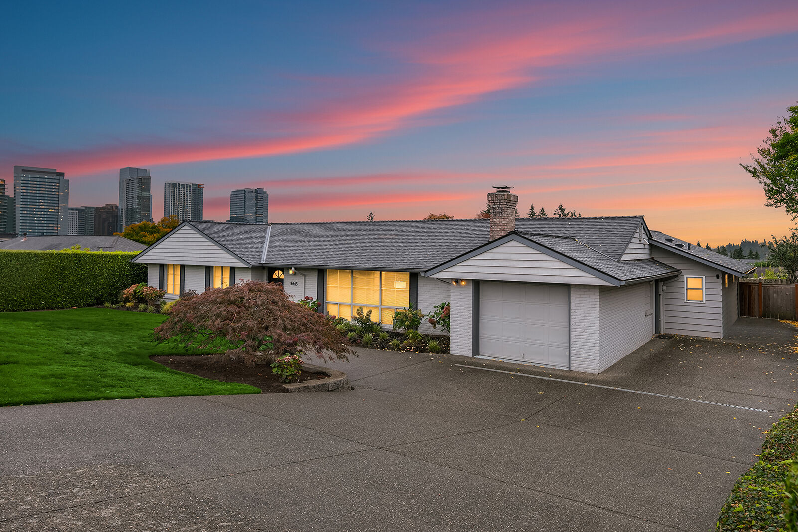 Property Photo:  9643  Vineyard Crest  WA 98004 