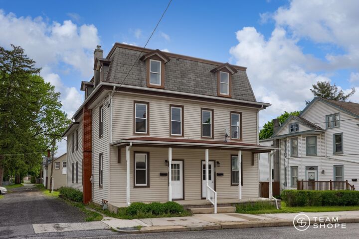 Property Photo:  528-530 N Railroad Street  PA 17078 