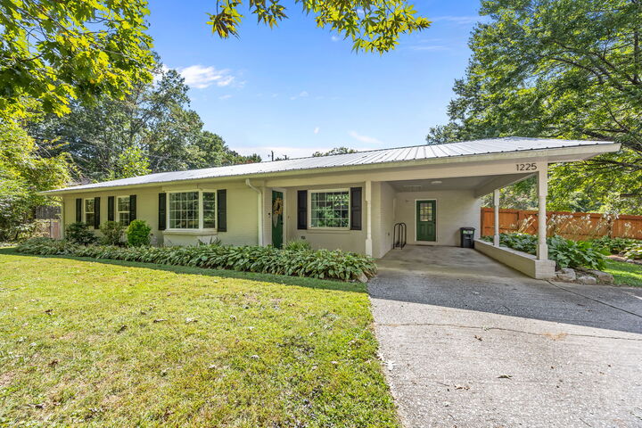 Property Photo:  1225 W Gilbert Street  NC 28792