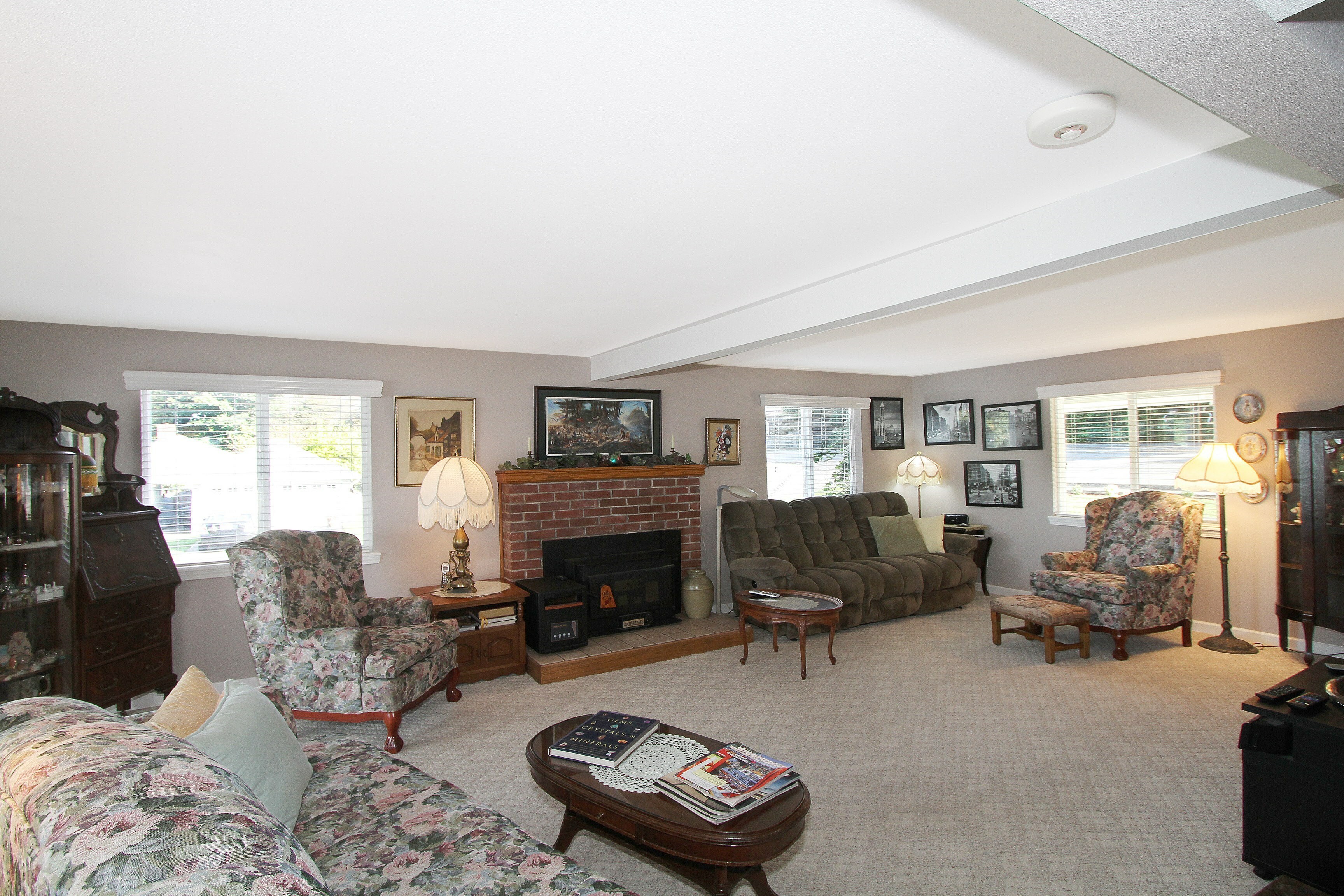 Property Photo: Living room 8420 E Side Dr NE WA 98422
