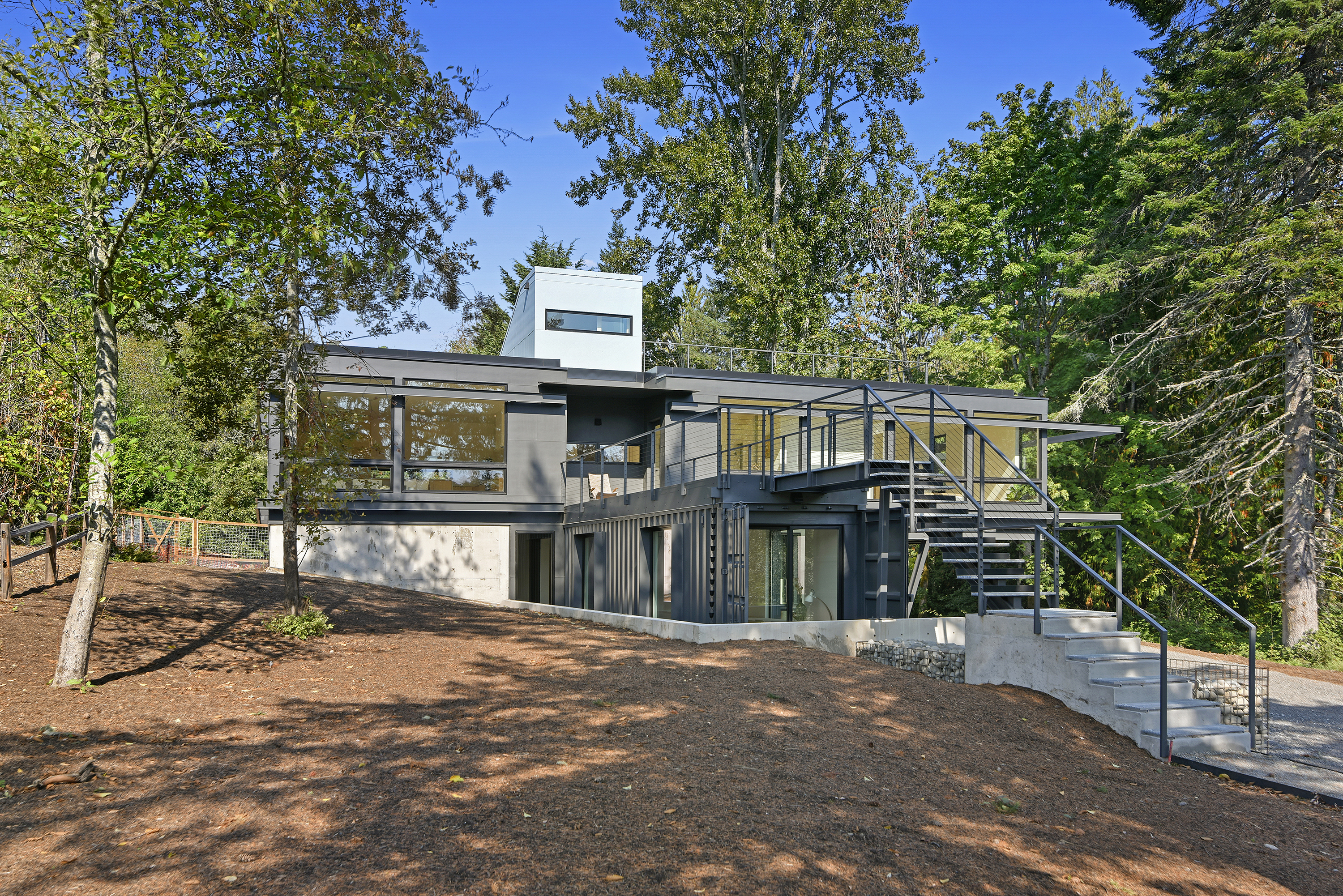 Property Photo: 9822 Hilltop Drive NE 9822 Hilltop Drive NE WA 98110