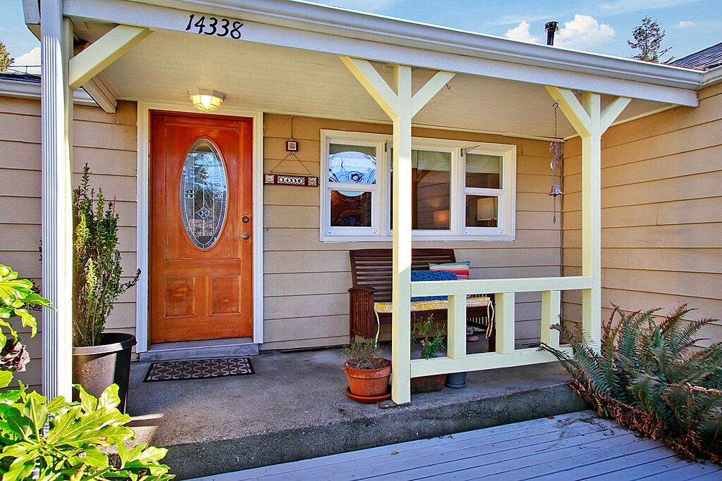 Property Photo:  14338 Ashworth Ave N  WA 98133 