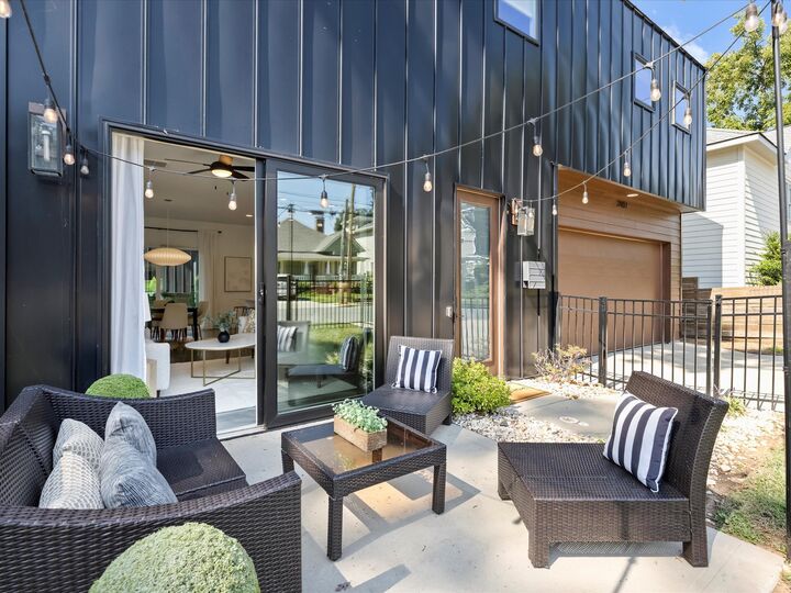 Property Photo:  2107 W Trade Street  NC 28216 