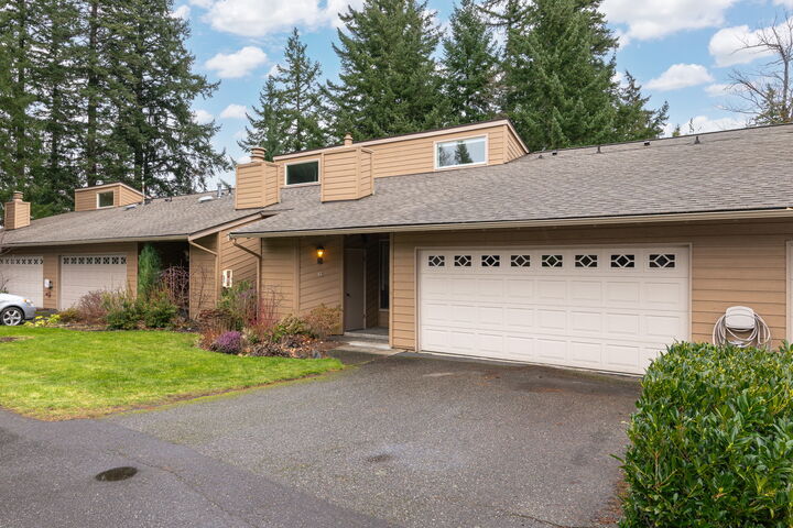 Property Photo:  2400  Princeton Court 6  WA 98229 