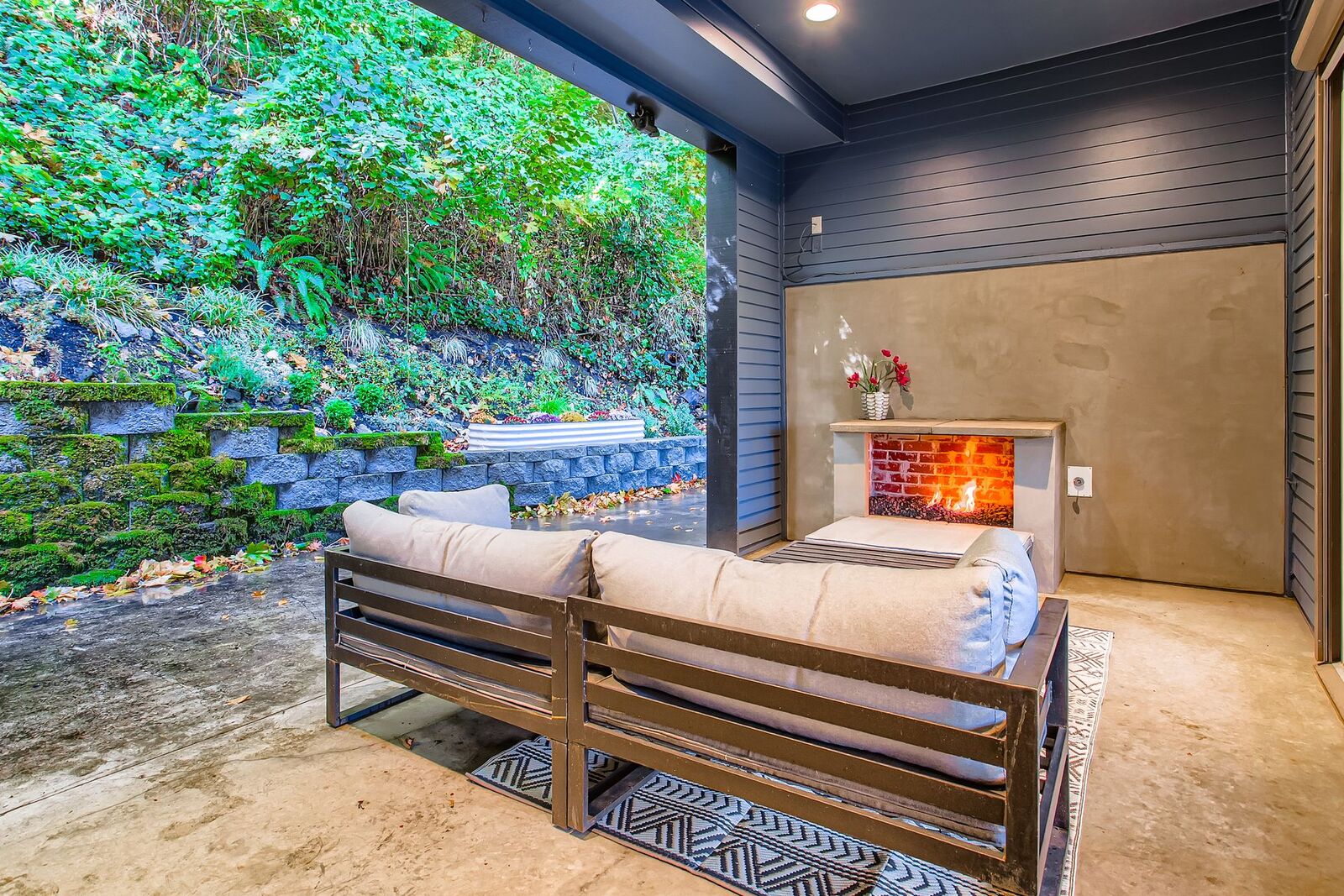 Property Photo: 6515 S Corbett Ave OR 97239