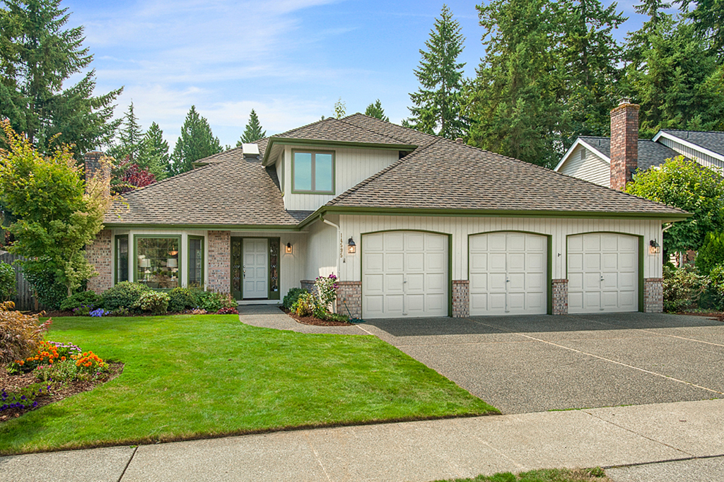 Property Photo:  14595 NE 57th St  WA 98007 