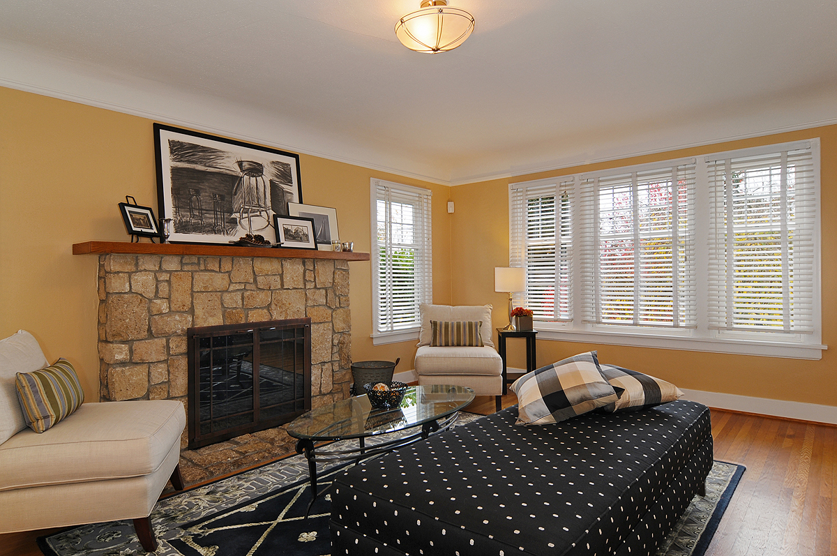 Property Photo: Living room/dining room/kitchen 3648 Ashworth Ave N  WA 98103 