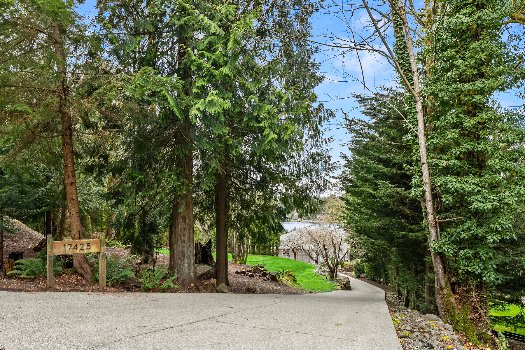 Property Photo:  17425 E Lake Desire Drive SE  WA 98058 