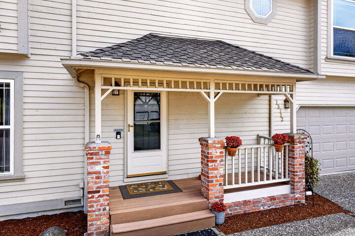 Property Photo:  13712  176th Avenue NE  WA 98052 