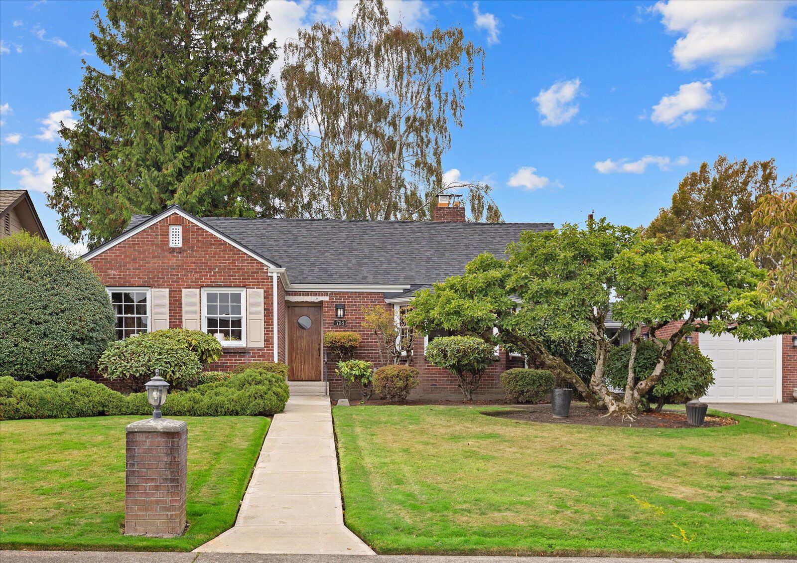 Property Photo: 708 Hoyt Avenue WA 98201