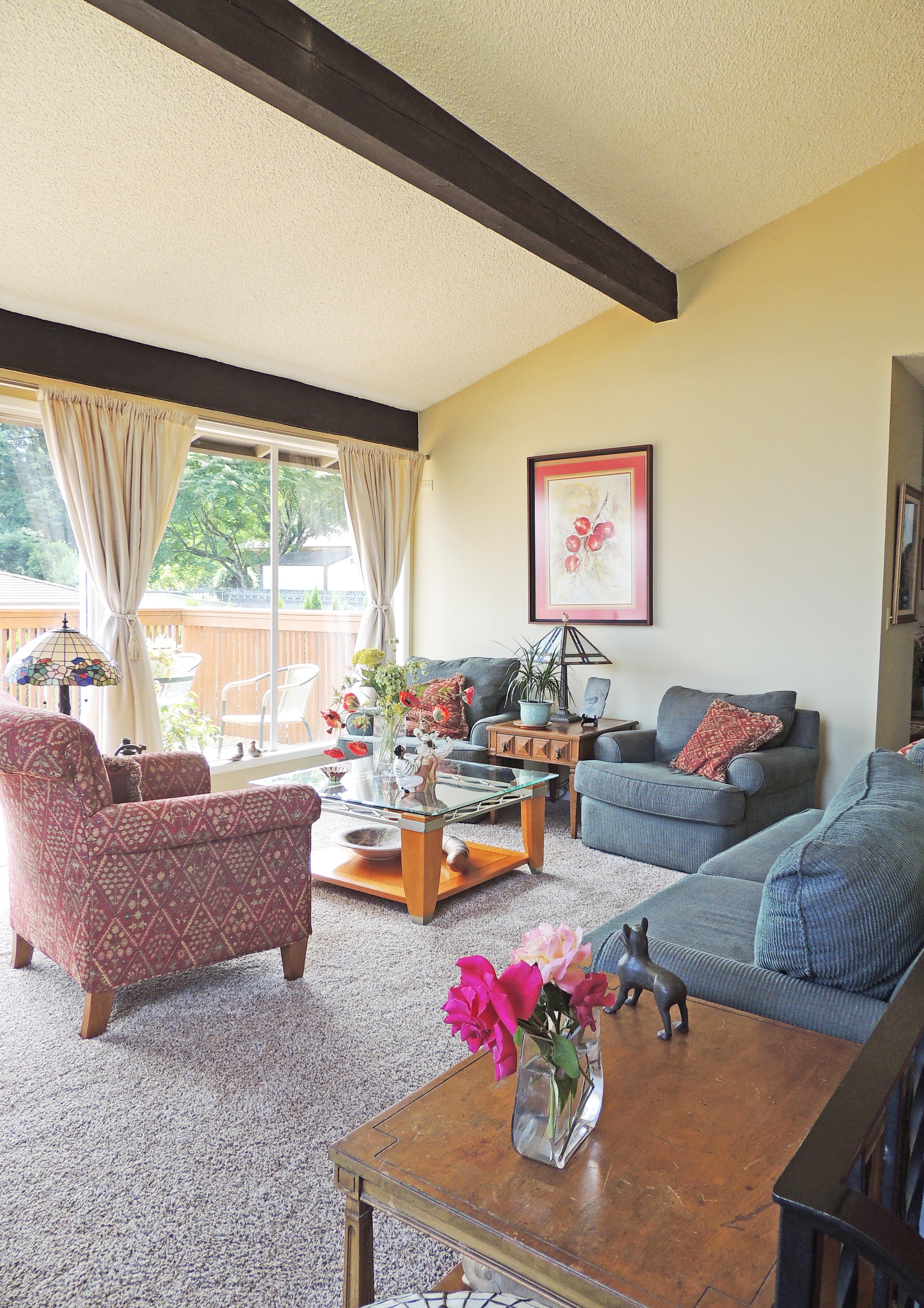 Property Photo: Living room 14714 NE Weidler Street  OR 97230 