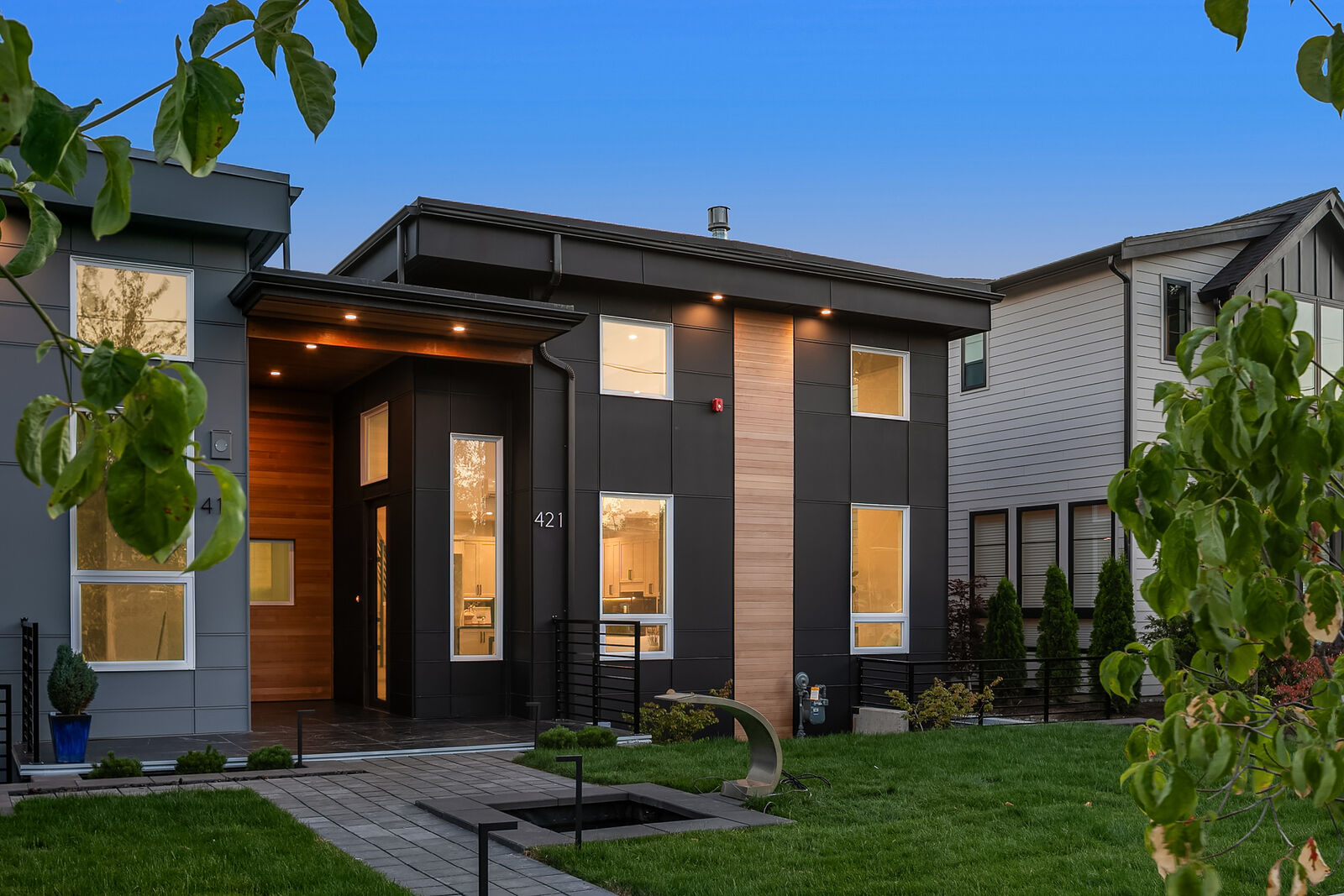 Property Photo: 421 And 421B 14th Avenue W WA 98033