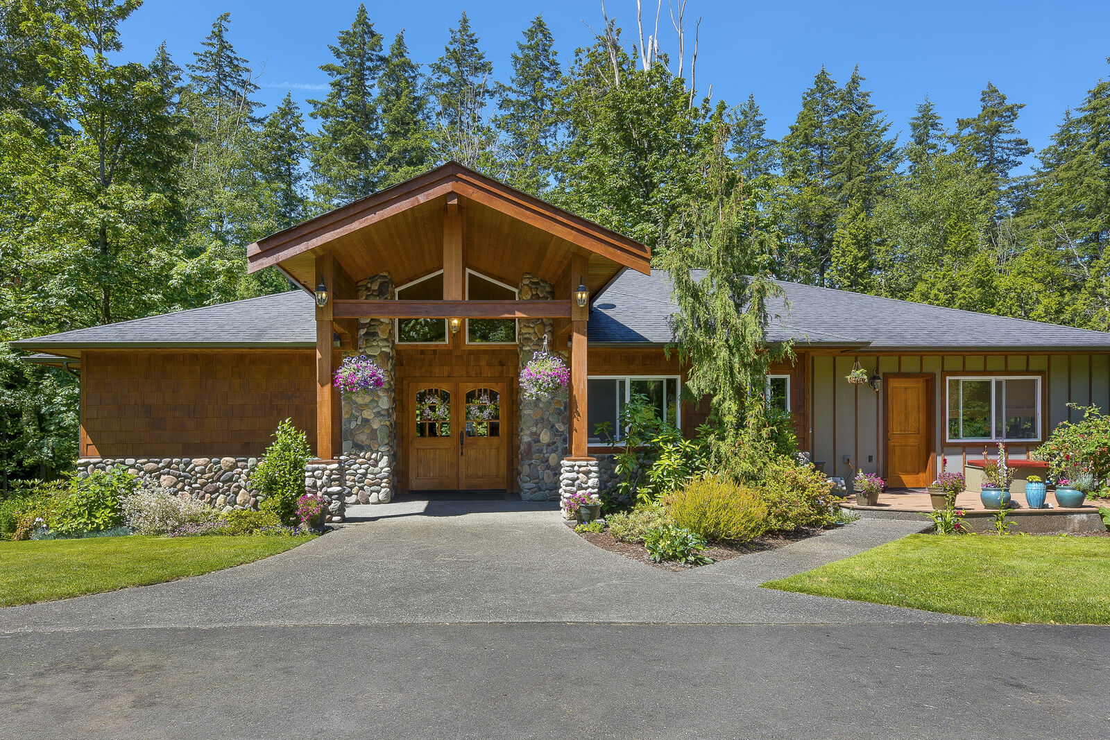 Property Photo: 3846 Aldergrove Rd WA 98248