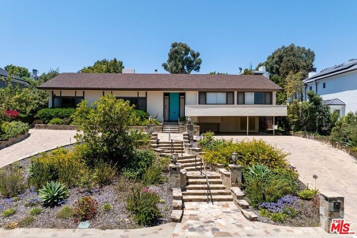 833 San Vicente Bl  Los Angeles CA 90402 photo