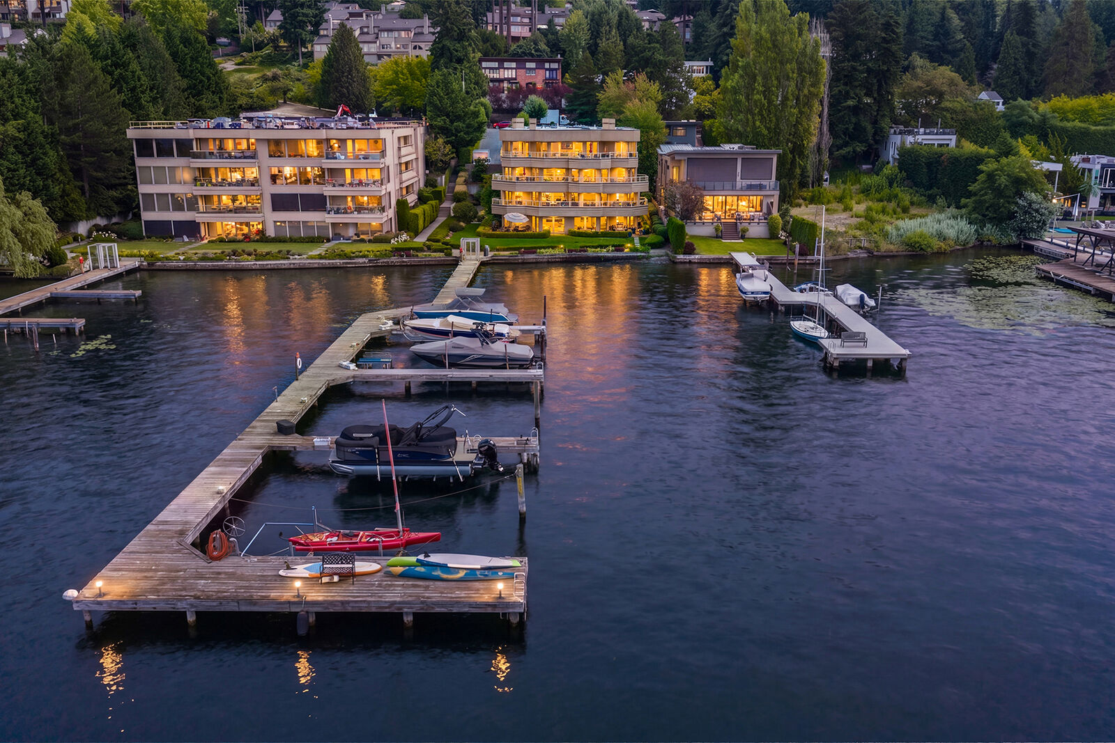 Property Photo:  4817  Lake Washington Boulevard NE 6  WA 98033 