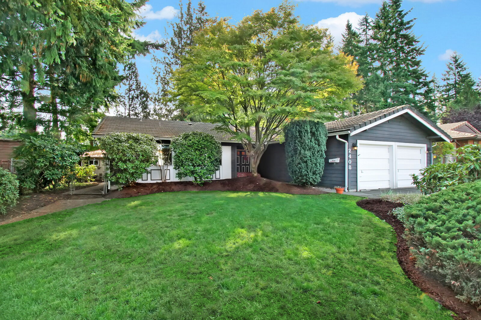 Property Photo: 2408 Larlin Dr WA 98203
