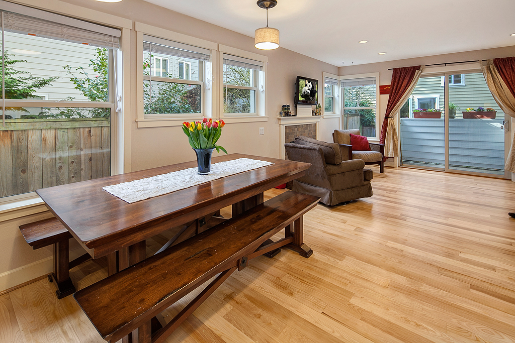 Property Photo: Living/dining room 9707 Roosevelt Way NE A  WA 98115 