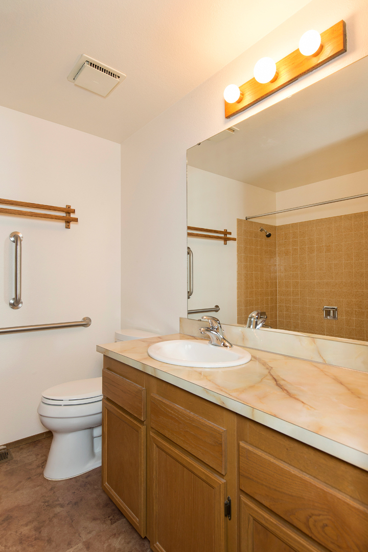 Property Photo: Full Bath 15735 SE 167th Place  WA 98058 