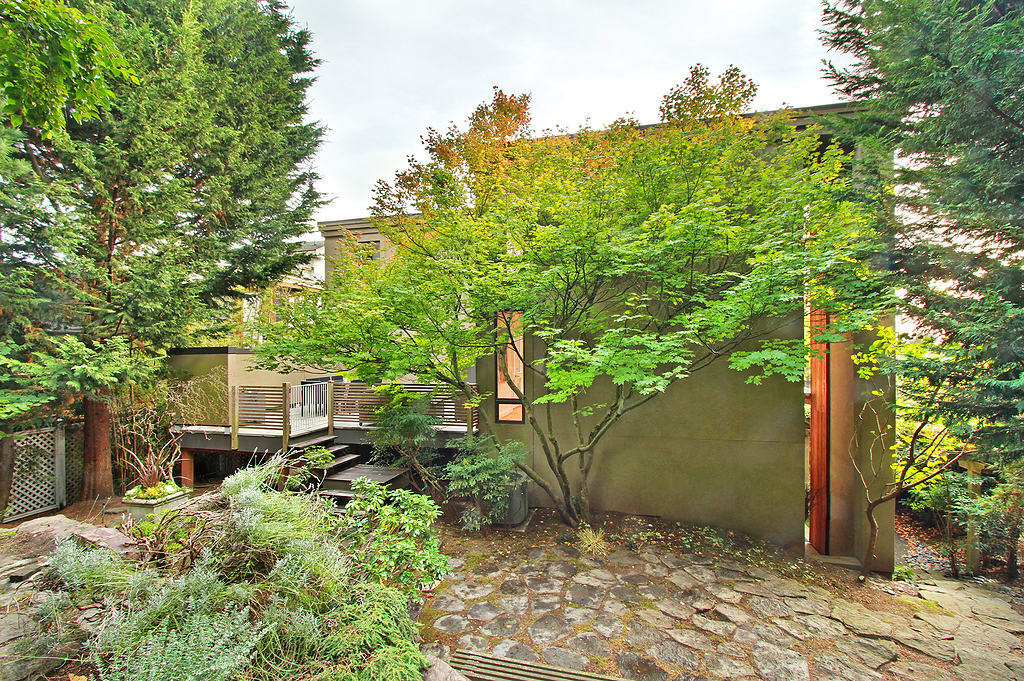 Property Photo:  116 Prospect St  WA 98109 