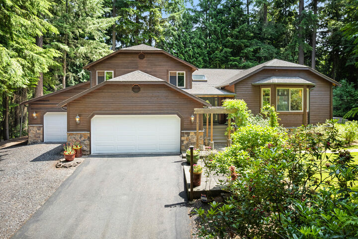 Property Photo:  19812  163rd Avenue NE  WA 98072