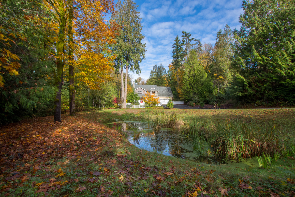 Property Photo:  4517 NE Mill Heights Cir  WA 98110 