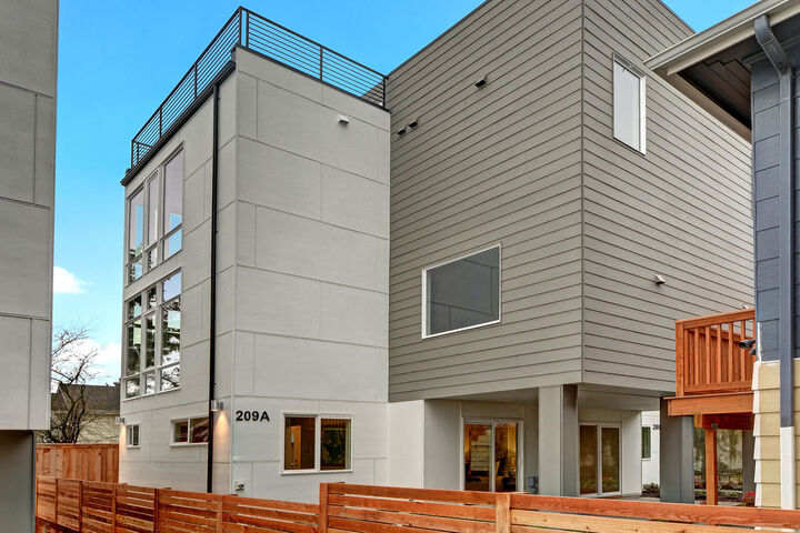 209 A 16th Ave  Seattle WA 98122 photo