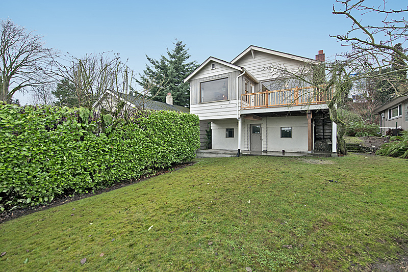 Property Photo:  1424 35th Ave S  WA 98144 