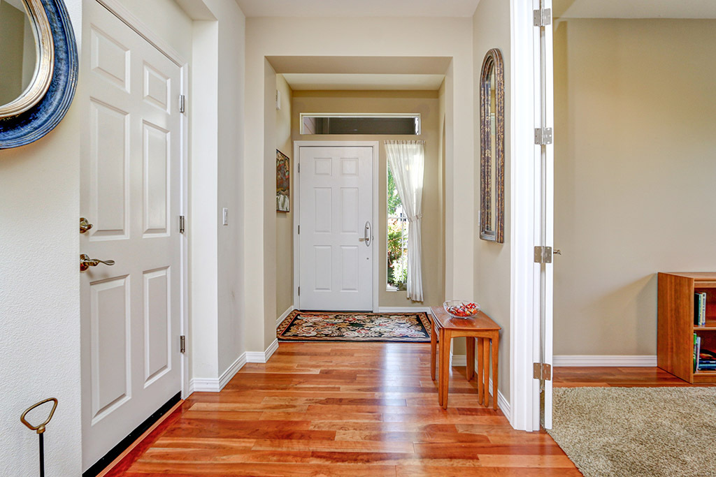 Property Photo: Foyer 13160 Adair Creek Wy NE  WA 98053 