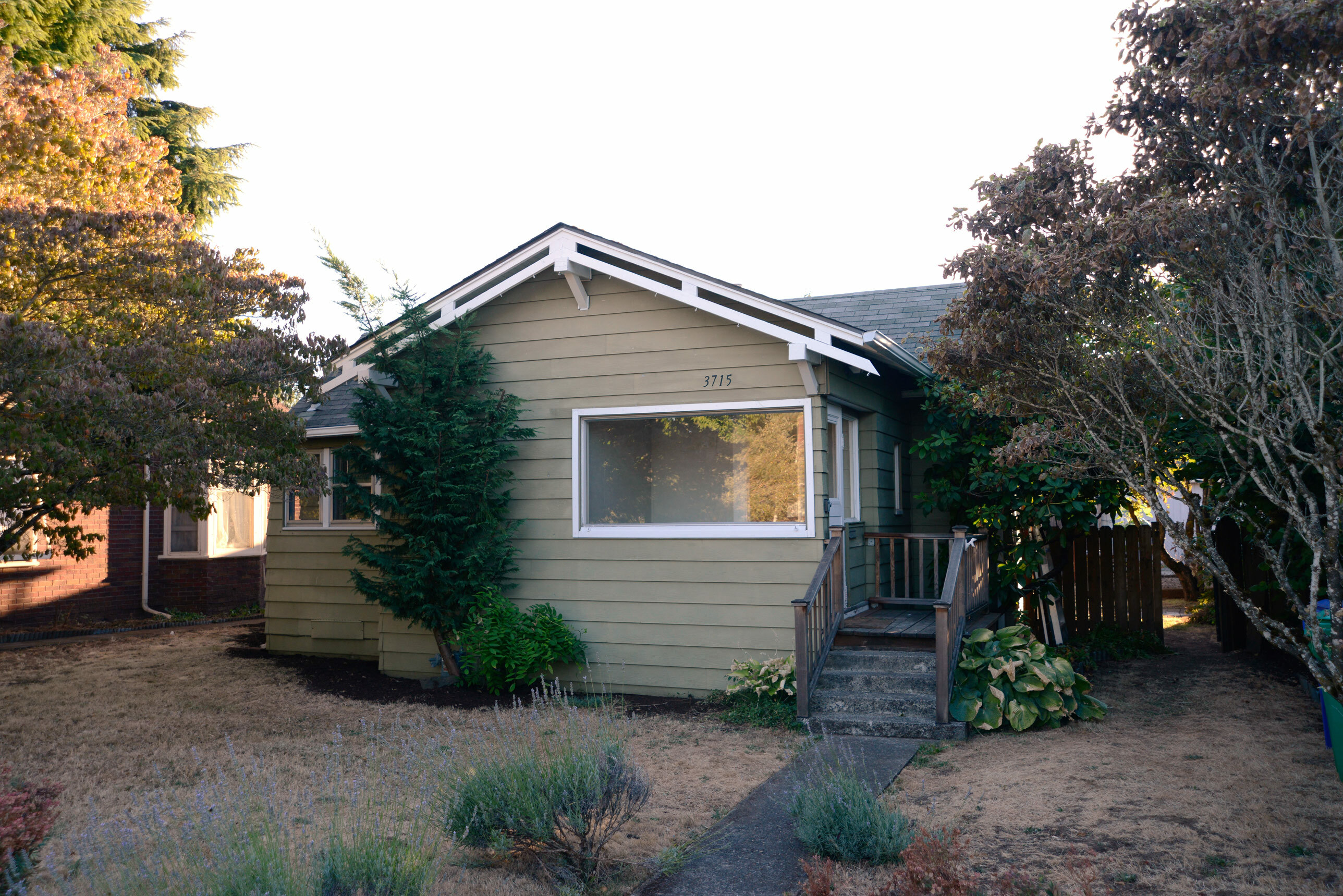 Property Photo:  3715 SE 69th Ave  OR 97206 