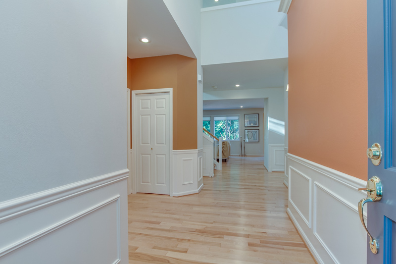 Property Photo: Entry 9128 134th Ct NE WA 98052