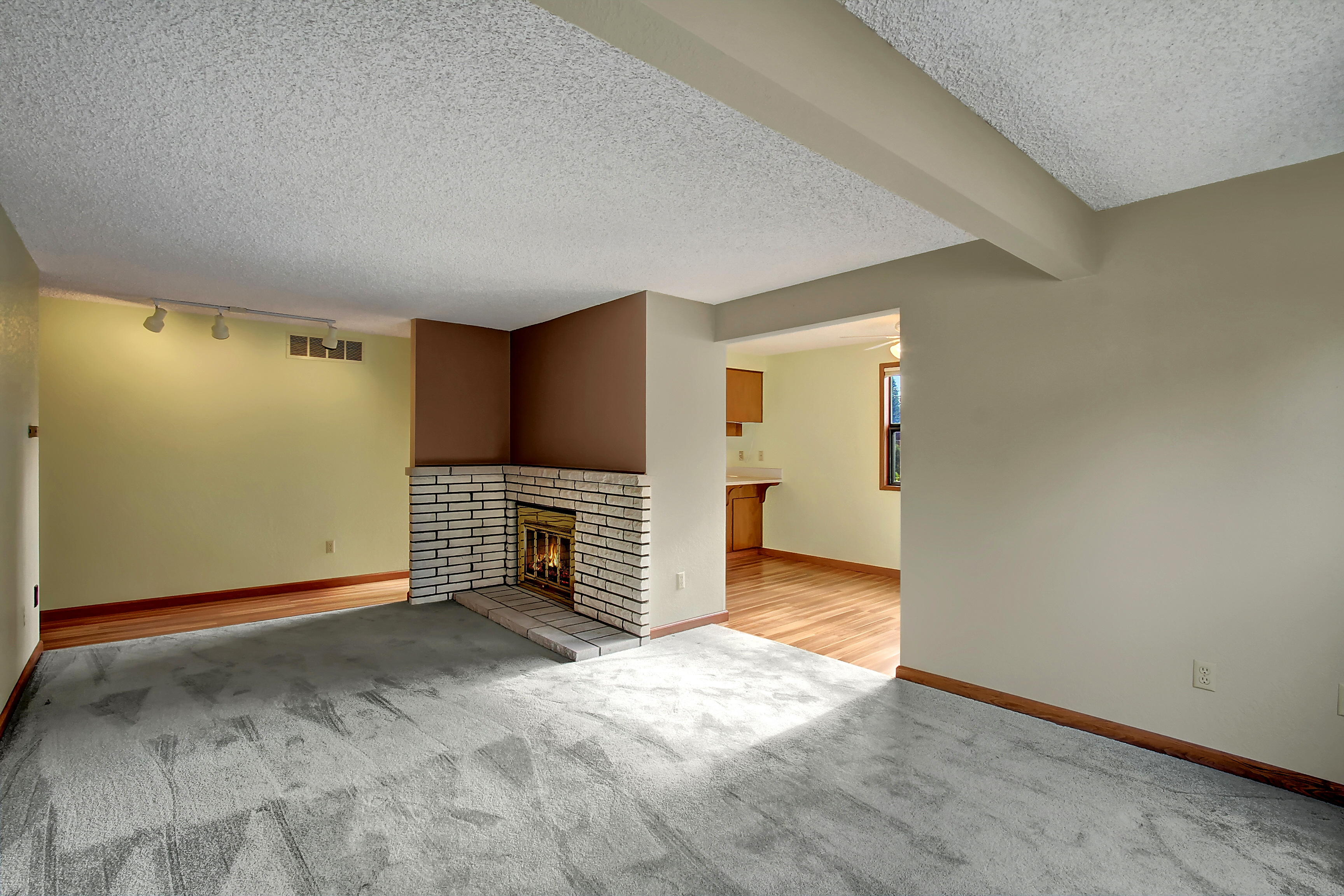 Property Photo: Living room 5301 Colby Ave 203  WA 98203 