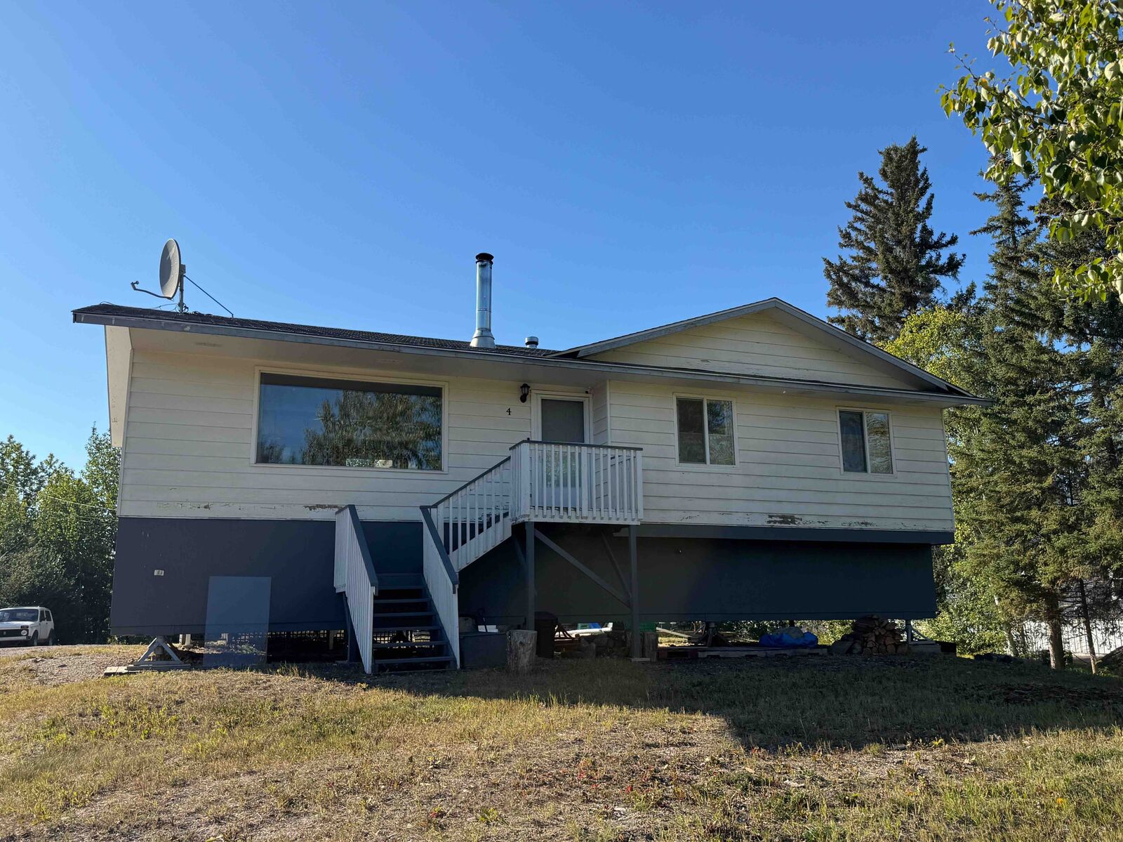 Property Photo:  4 105 Street  NT X0E 0R9 