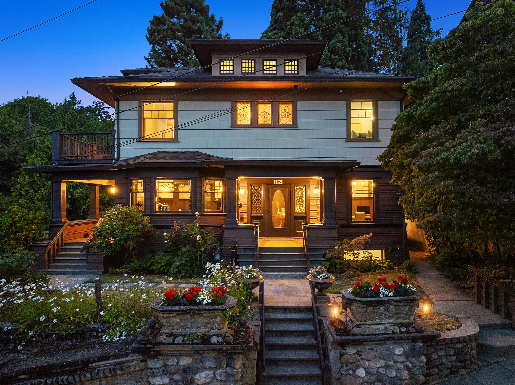 Property Photo: 1121 Grand Avenue WA 98122