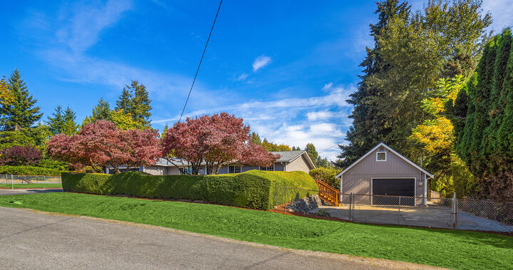 Property Photo: 20004 142nd Avenue SE WA 98042
