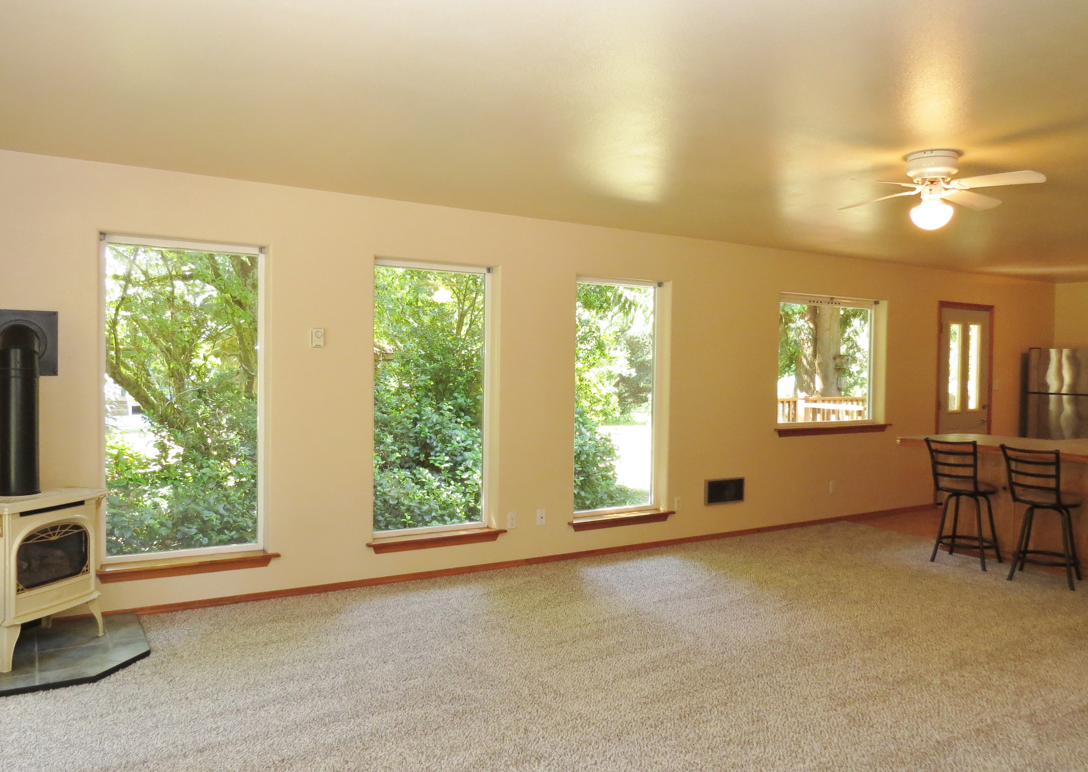 Property Photo: Living room 627 Sollecks Ave SE  WA 98569 