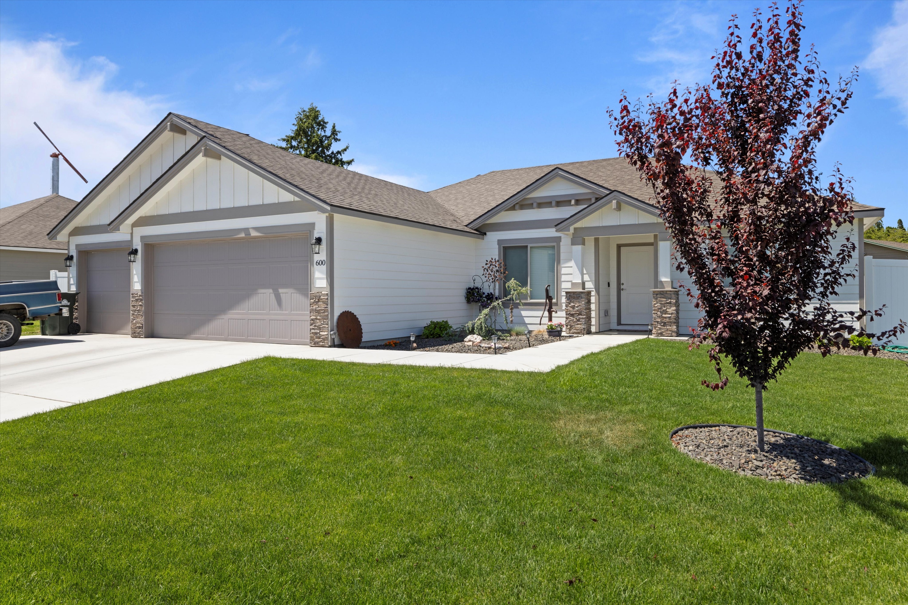 600 Lizzy Lane  Grandview WA 98930-0017 photo