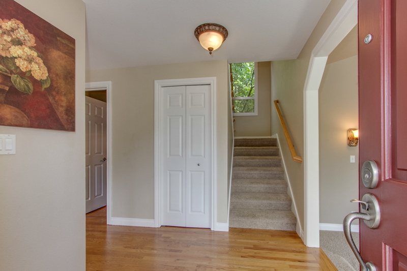 Property Photo: Entry 17646 NE 128th Place WA 98052