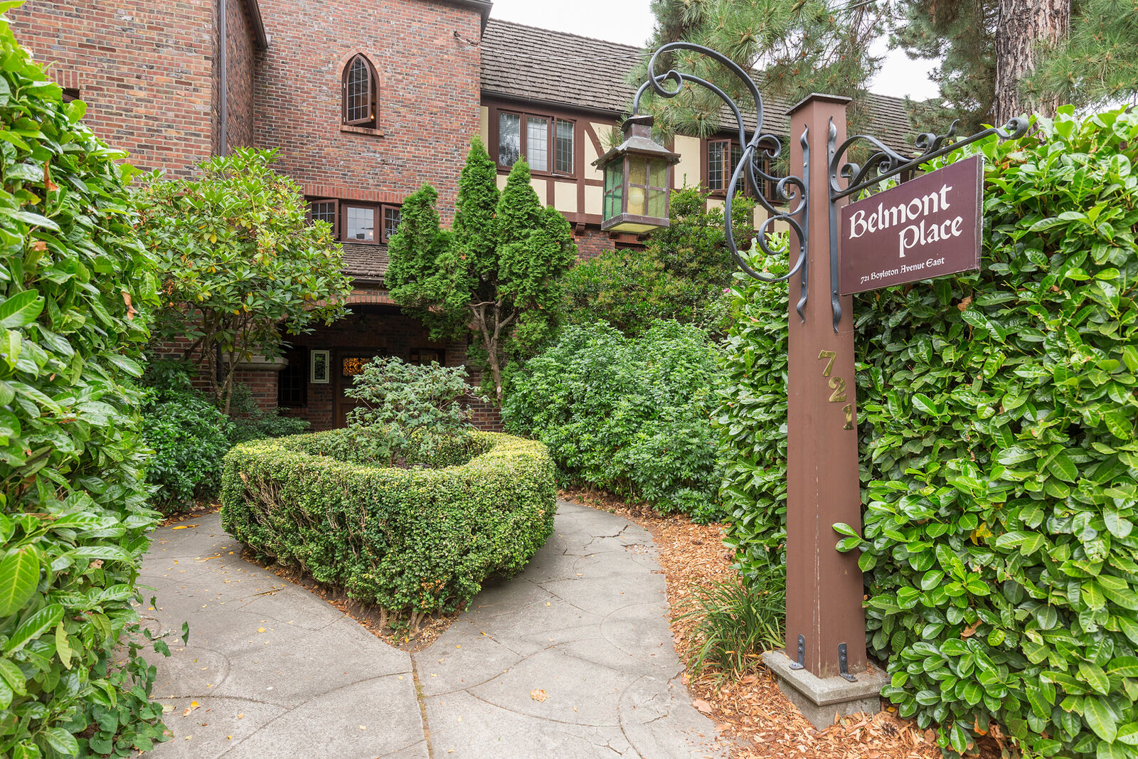 Property Photo: 710 Belmont Place E 308 WA 98102