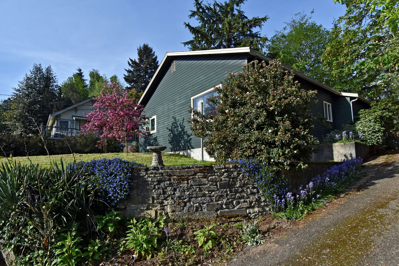 Property Photo:  11615 16th Ave S  WA 98168 