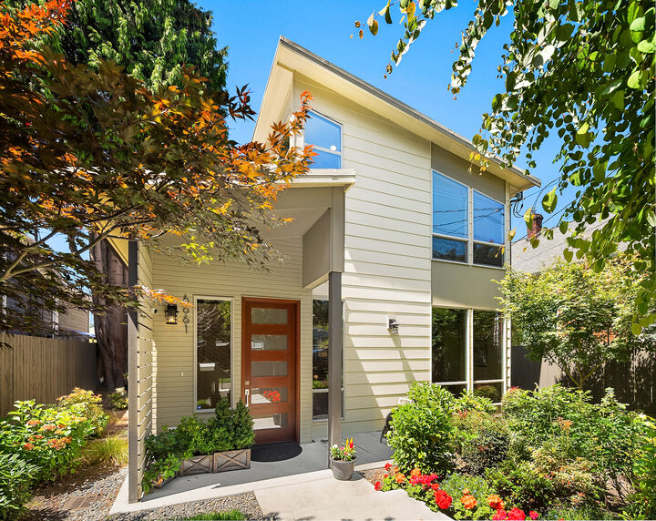 6661  Flora Avenue S  Seattle WA 98108 photo