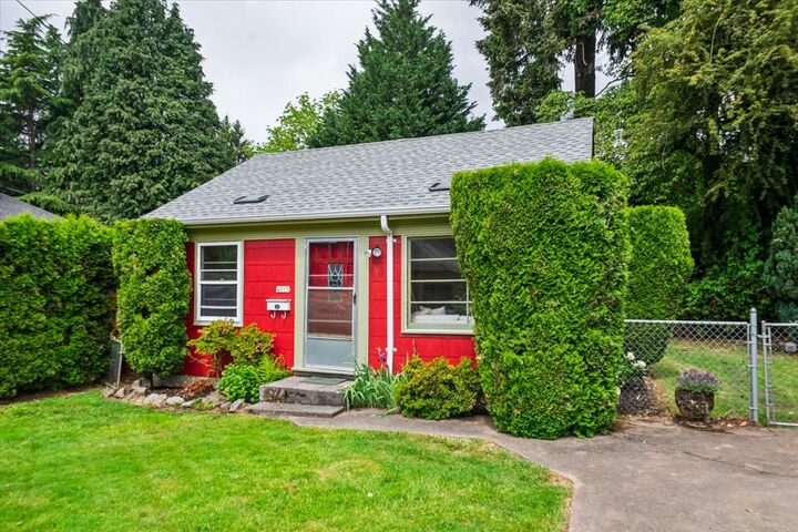 Property Photo:  4015 SE Tenino St  OR 97202 
