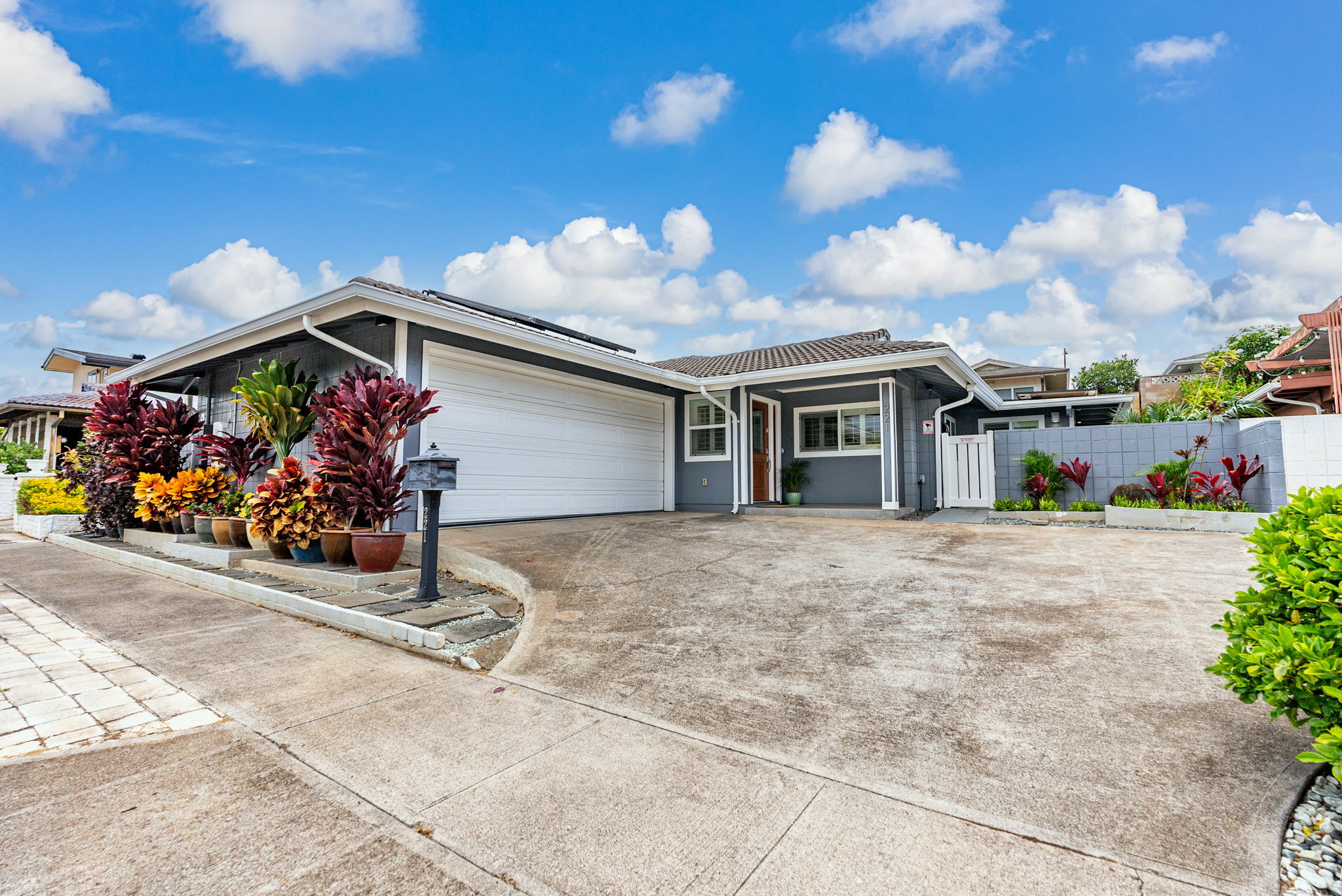 221 Hanamaulu Street  Honolulu HI 96825 photo