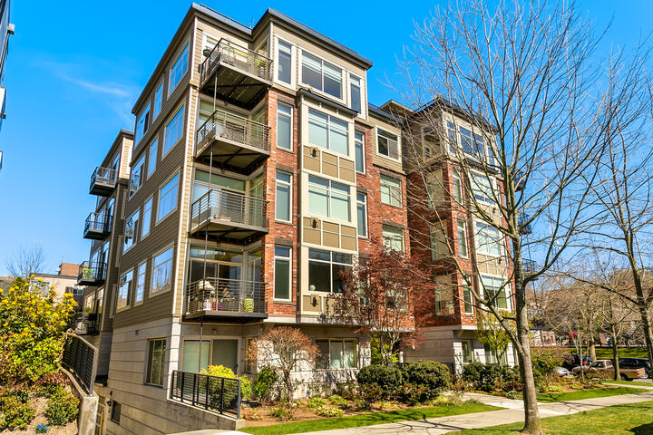 Property Photo: 200 W Comstock St 404 WA 98119