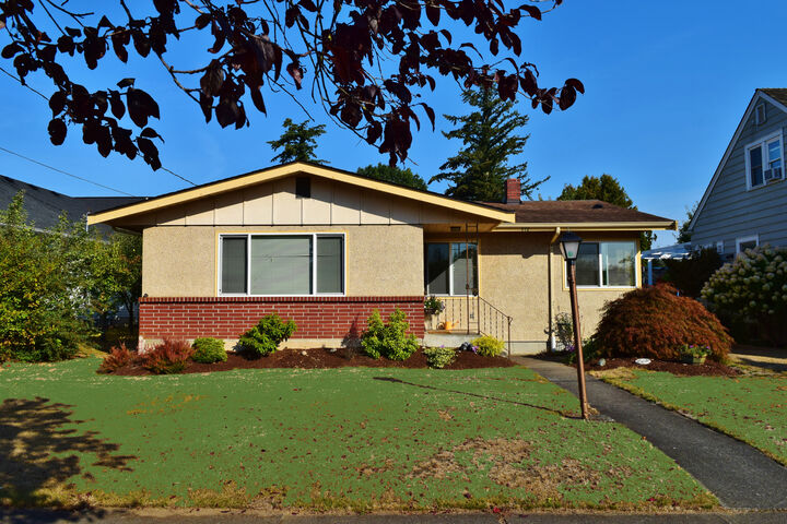 Property Photo: Exterior Views 712 Liberty St WA 98264