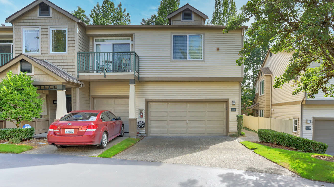 Property Photo:  4490 248th Lane SE D4490  WA 98029 