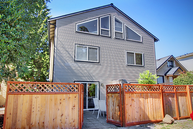 Property Photo:  10319 Midvale Ave N B  WA 98133 